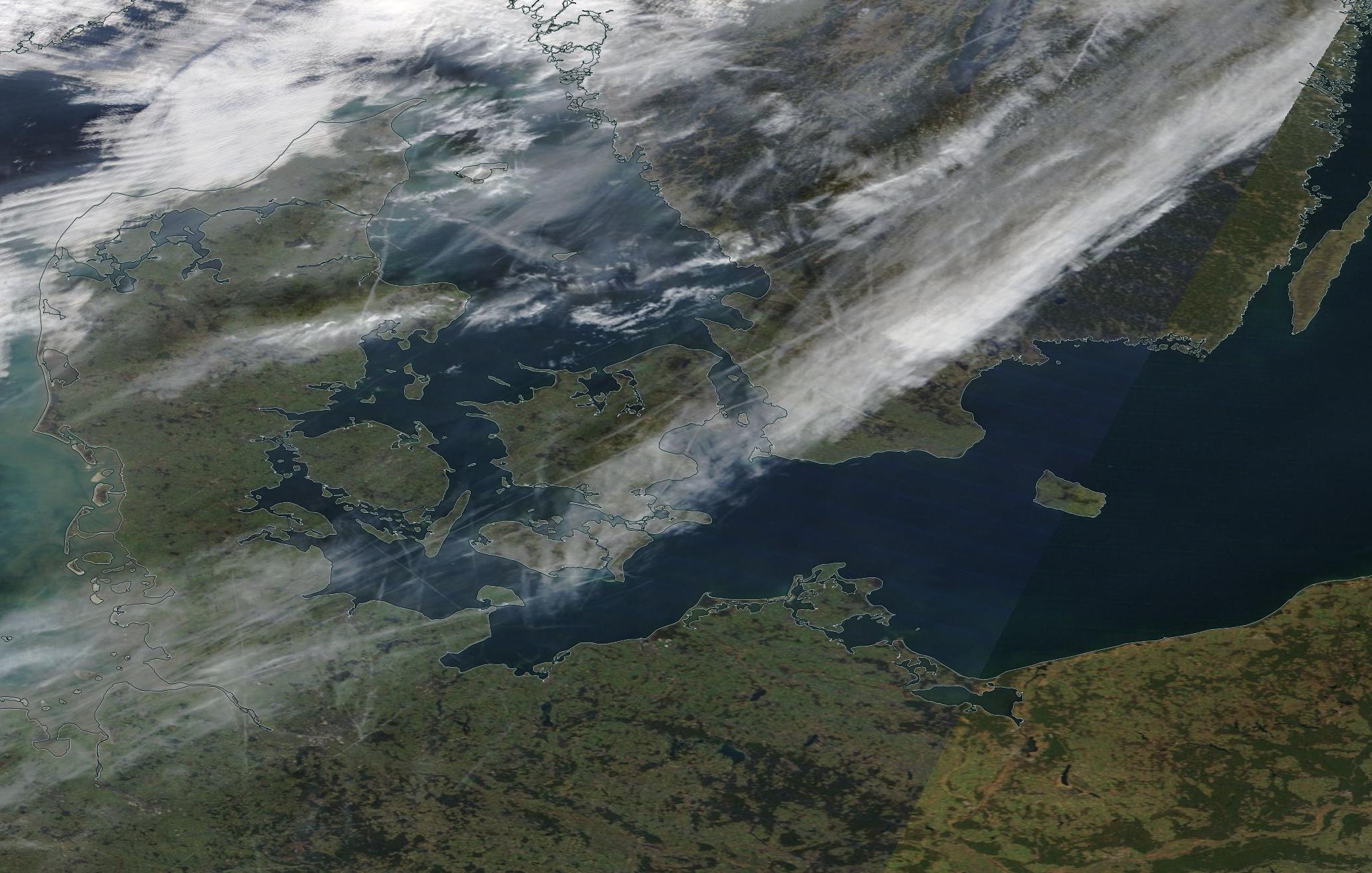 https://go.nasa.gov/2IjiydW chemtrail Sat 2pm worldview, Denmark.