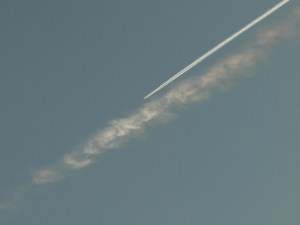 chemtrail England late morning Friday 15th Feb 2019 spraying in a corridor.