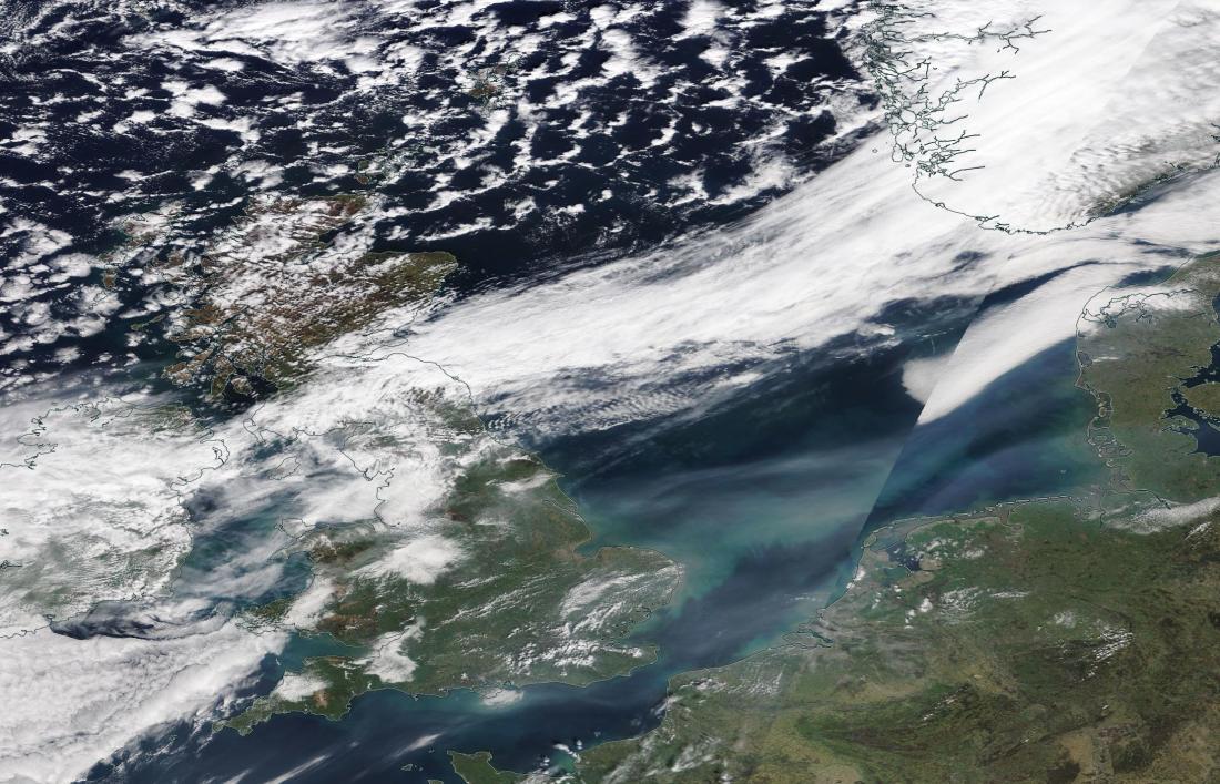 chemtrails above Hull 30th March 2019 a Saturday. https://go.nasa.gov/2FEQAov