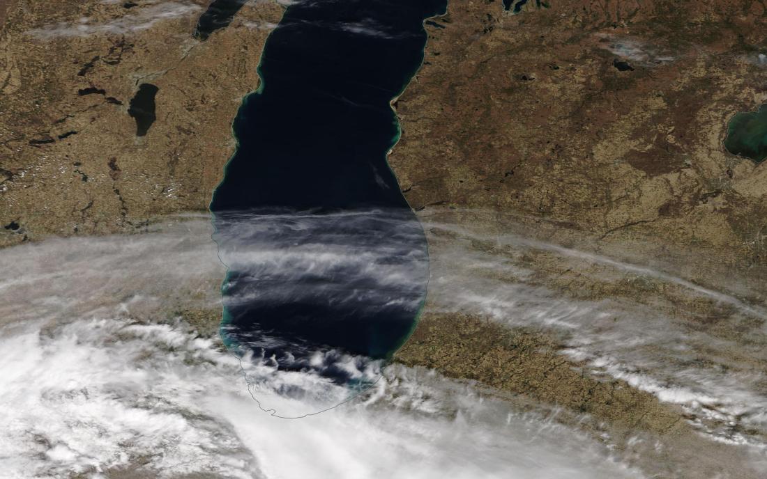 chemtrail geoengineering Lake Michigan, Milwaukee, Chicago 24 April 2019 ...https://go.nasa.gov/2UVaG8u 