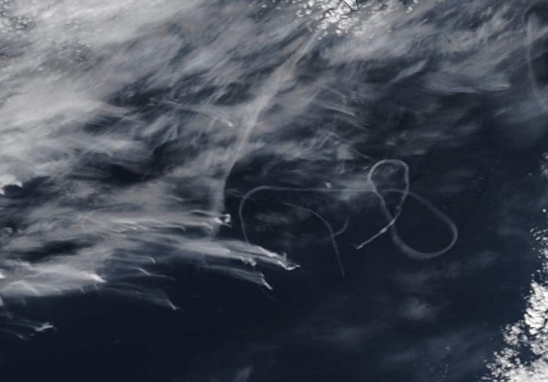 loops of chemtrail Wednesday 27 Nov 2019 ...